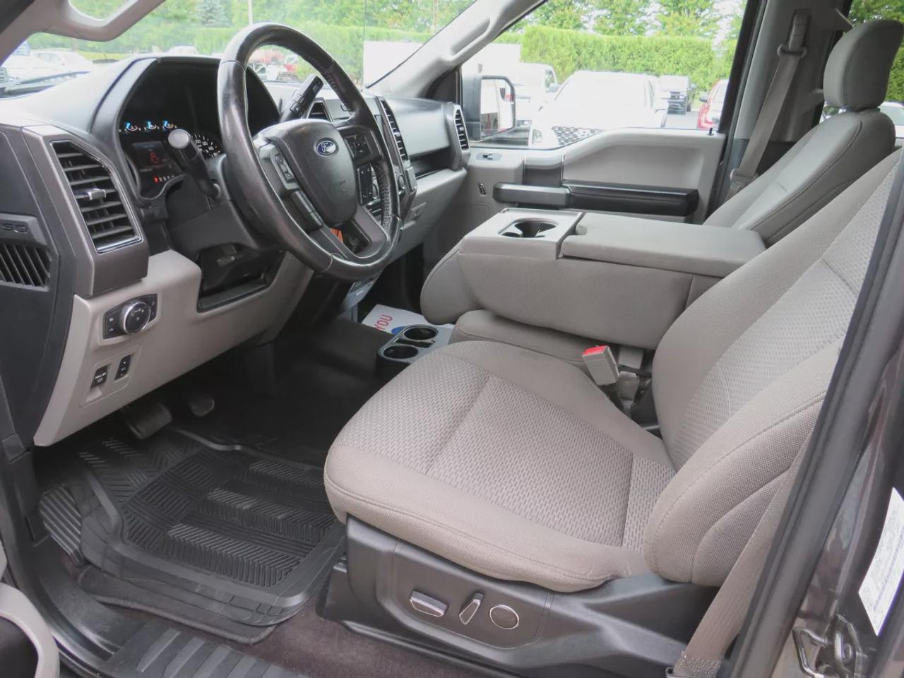 2018 Ford F-150 XLT (**CLEAN TITLE/NO ACCIDENTS!!**SAFETY/CERTIFIED!!**4WD**TRAILER HITCH**RUNNING BOARDS**POWER SEATS**DIGITAL TOUCHSCREEN**HEATED SEATS**FRONT TOW HOOKS**CRUISE CONTROL**BLUETOOTH**) Photo