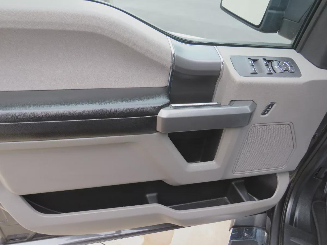 2018 Ford F-150 XLT (**CLEAN TITLE/NO ACCIDENTS!!**SAFETY/CERTIFIED!!**4WD**TRAILER HITCH**RUNNING BOARDS**POWER SEATS**DIGITAL TOUCHSCREEN**HEATED SEATS**FRONT TOW HOOKS**CRUISE CONTROL**BLUETOOTH**) Photo