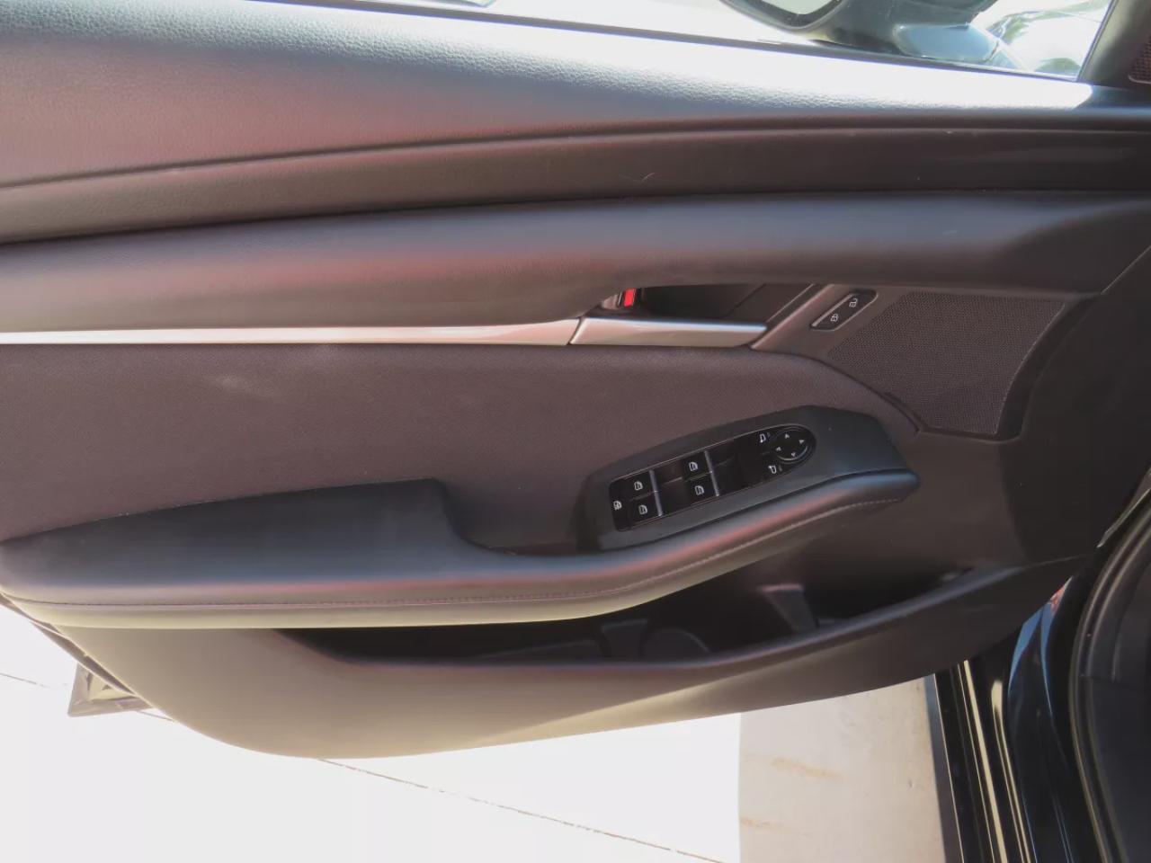 2021 Mazda MAZDA3 GX (**CLEAN TITLE/NO ACCIDENTS!!**SAFETY/CERTIFIED!!**ALLOY RIMS**PUSH BUTTON START**HEATED SEATS**REVERSE CAMERA**SPORT MODE**USB**BLUETOOTH**CRUISE CONTROL**) Photo