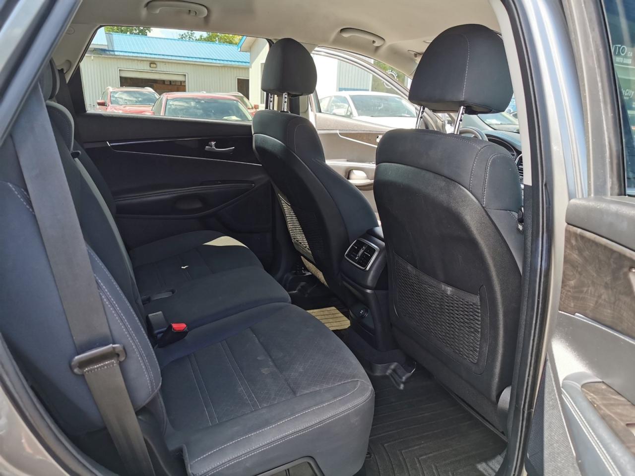 2018 Kia Sorento LX AWD - Photo #16