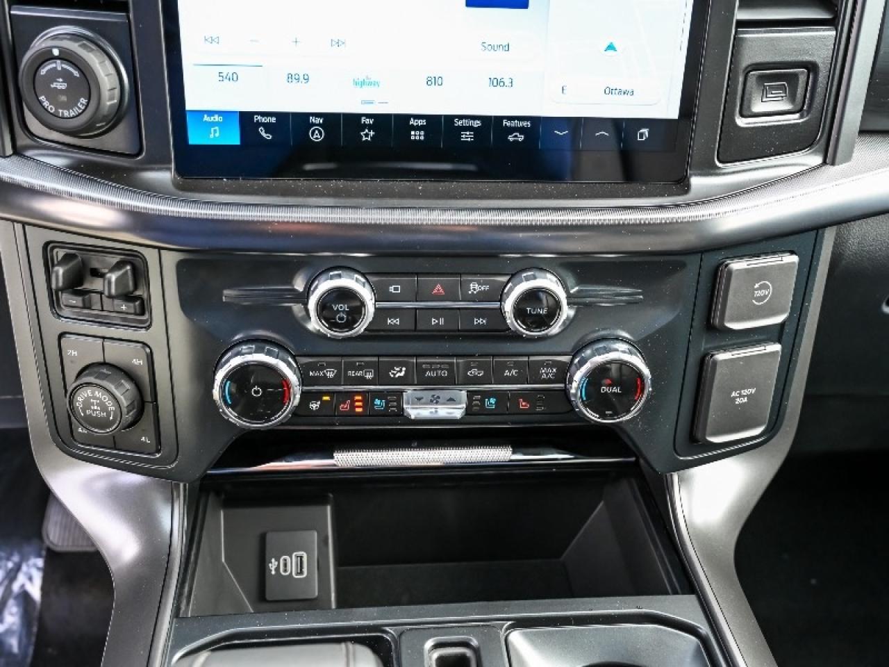 2025 Ford F-150 Lariat Photo