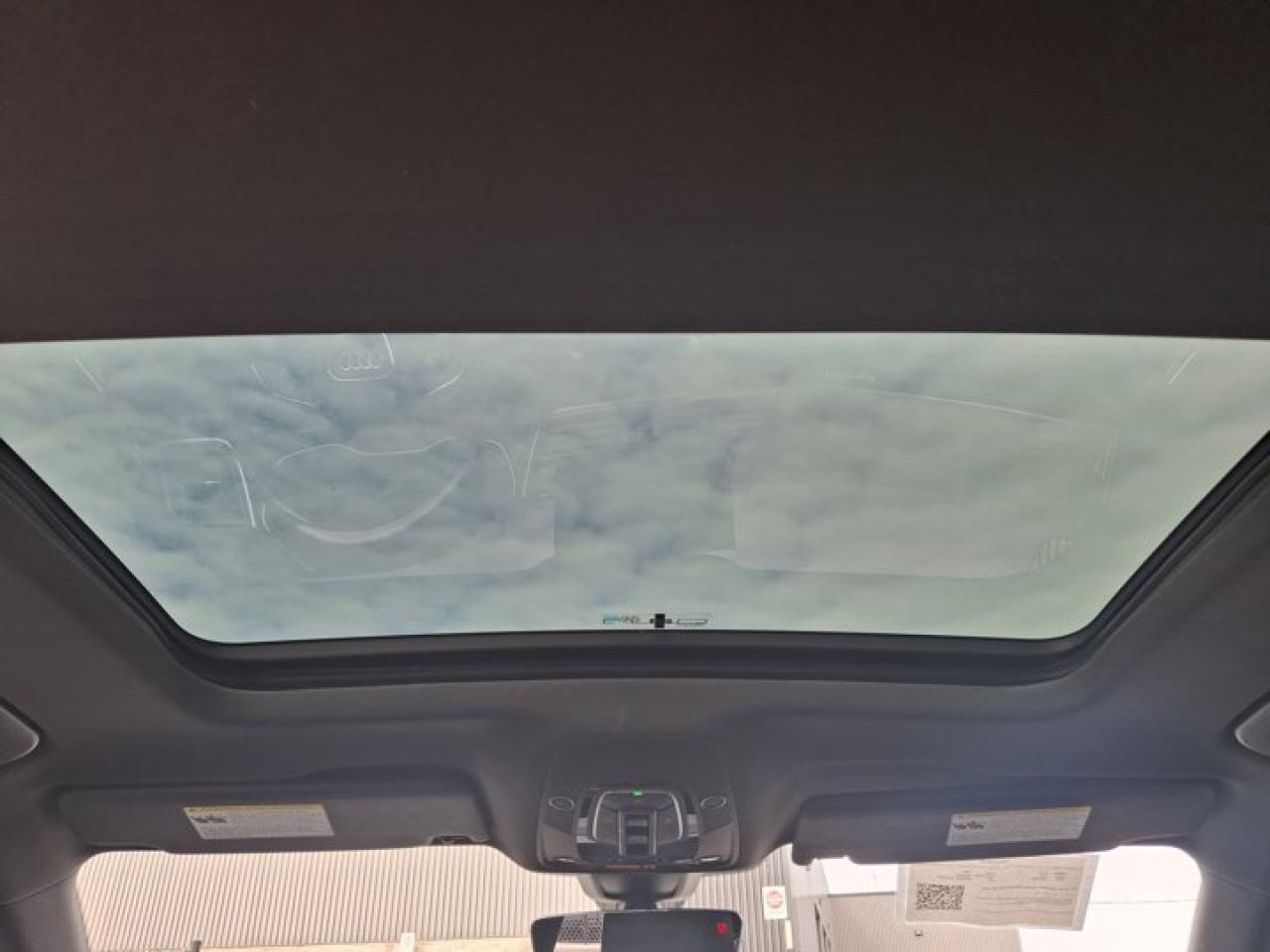 2022 Audi Q5 Progressiv AWD | S-Line | Black Optics Pkg | Leather | Pano Roof | Nav | Heated Wheel and More ! Photo