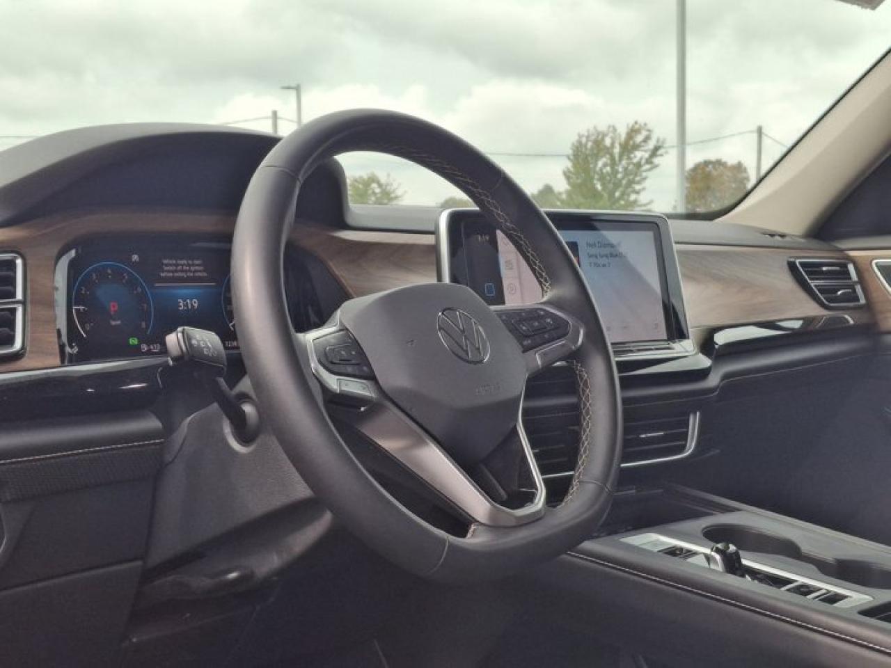 2024 Volkswagen Atlas Comfortline 4Motion | Leather | CarPlay | Android Auto | Adaptive Cruise | Heated Seats & More Photo