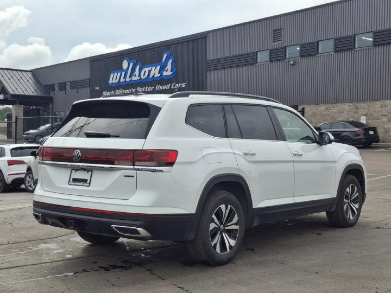 2024 Volkswagen Atlas Comfortline 4Motion | Leather | CarPlay | Android Auto | Adaptive Cruise | Heated Seats & More Photo
