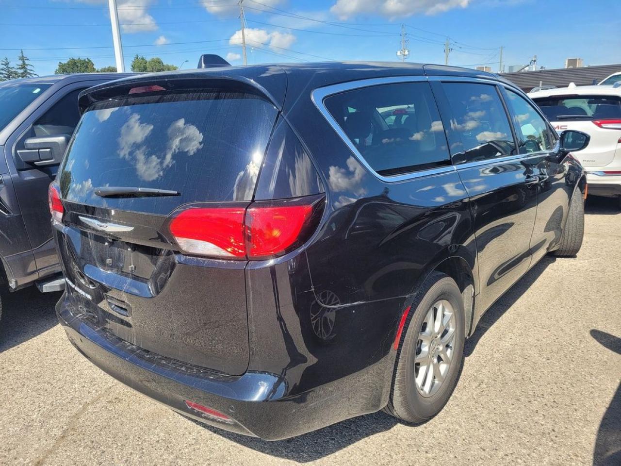 2024 Dodge Grand Caravan SXT Photo3