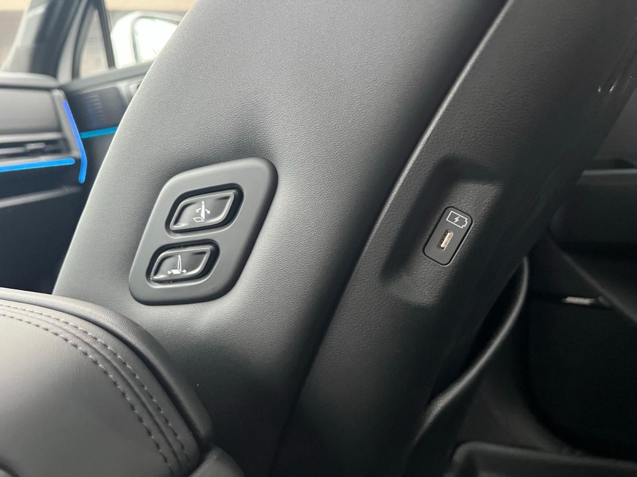 2026 Hyundai Santa Fe Hybrid Calligraphy AWD Photo