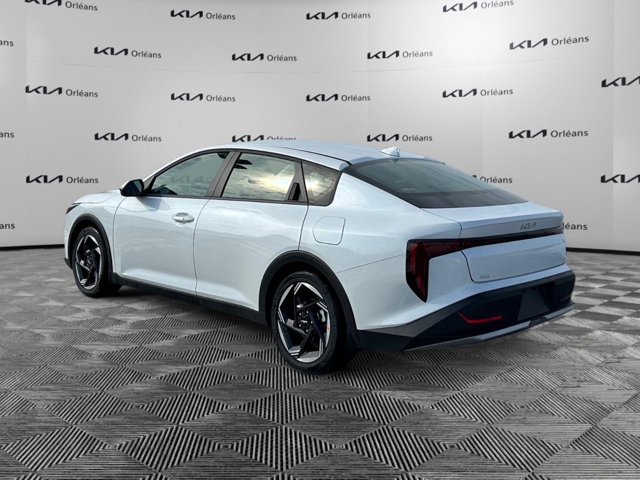 2025 Kia K4 EX FWD Photo