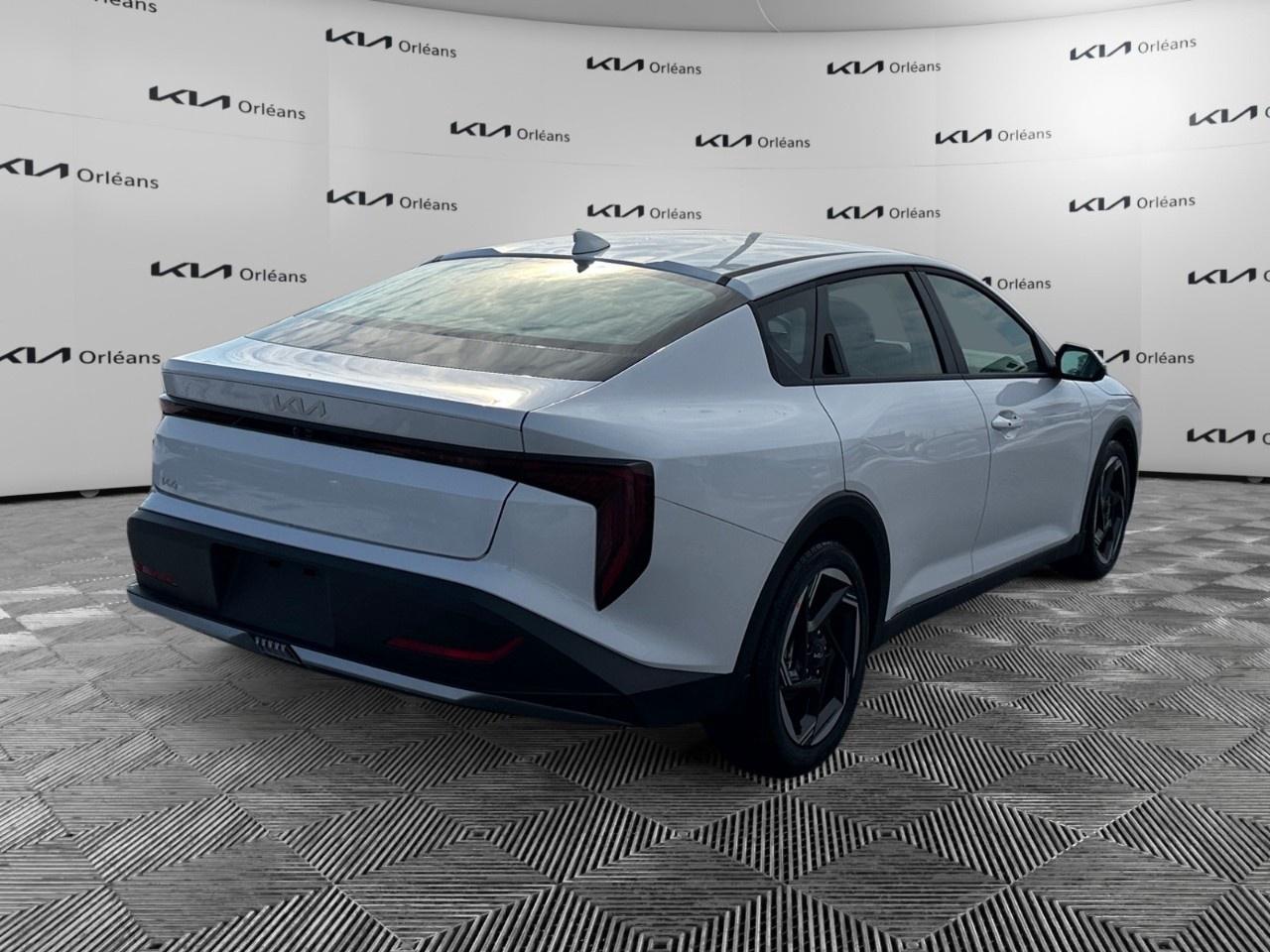 2025 Kia K4 EX FWD Photo