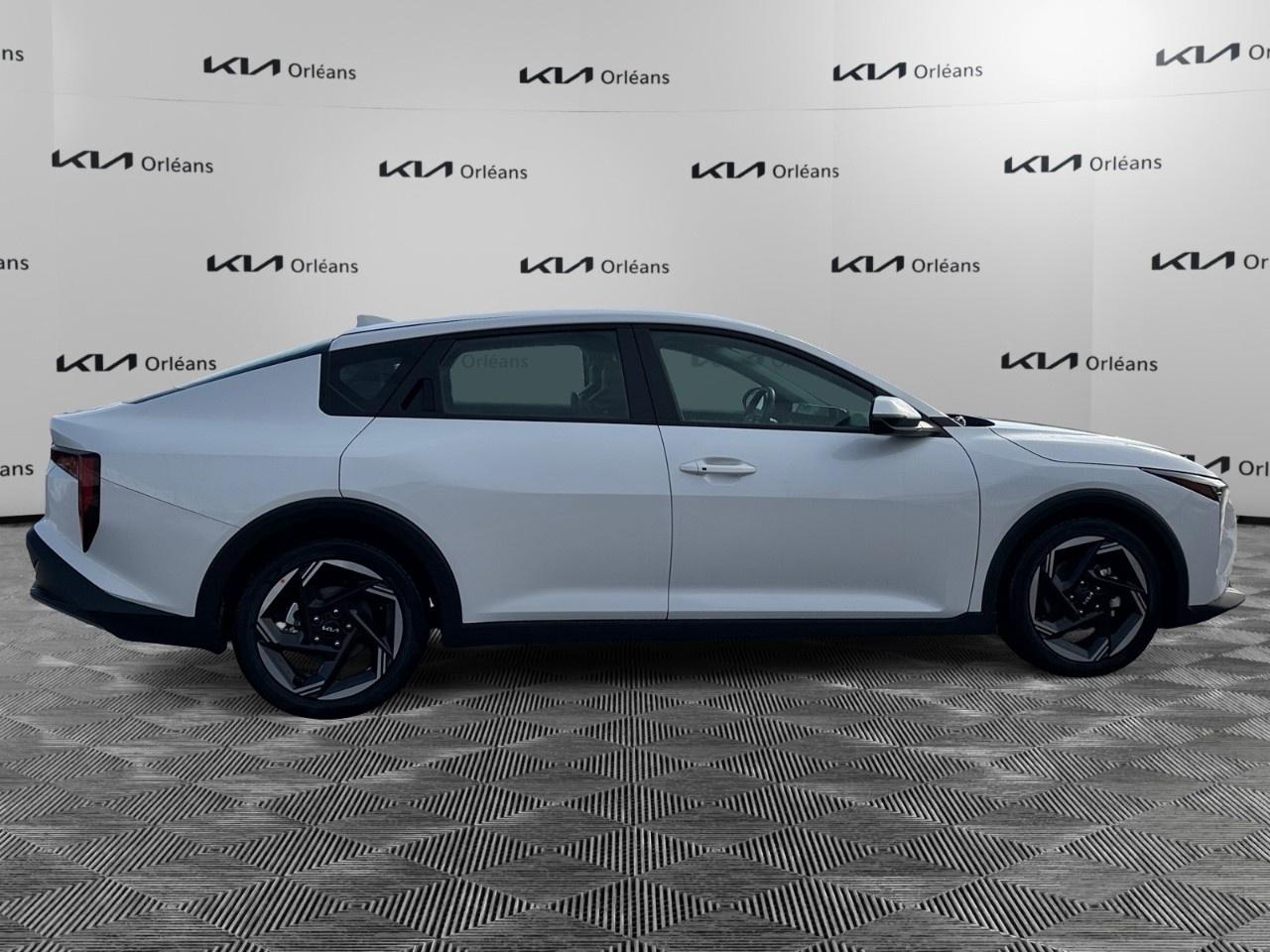 2025 Kia K4 EX FWD Photo