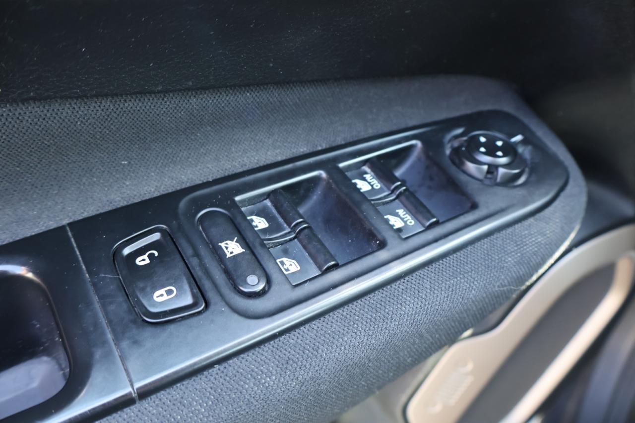 2015 Jeep Renegade NORTH 4WD CERTIFIED *JEEP MAINTAIN* CAMERA BLUETOOTH HEATED CRUISE ALLOYS - Photo #24