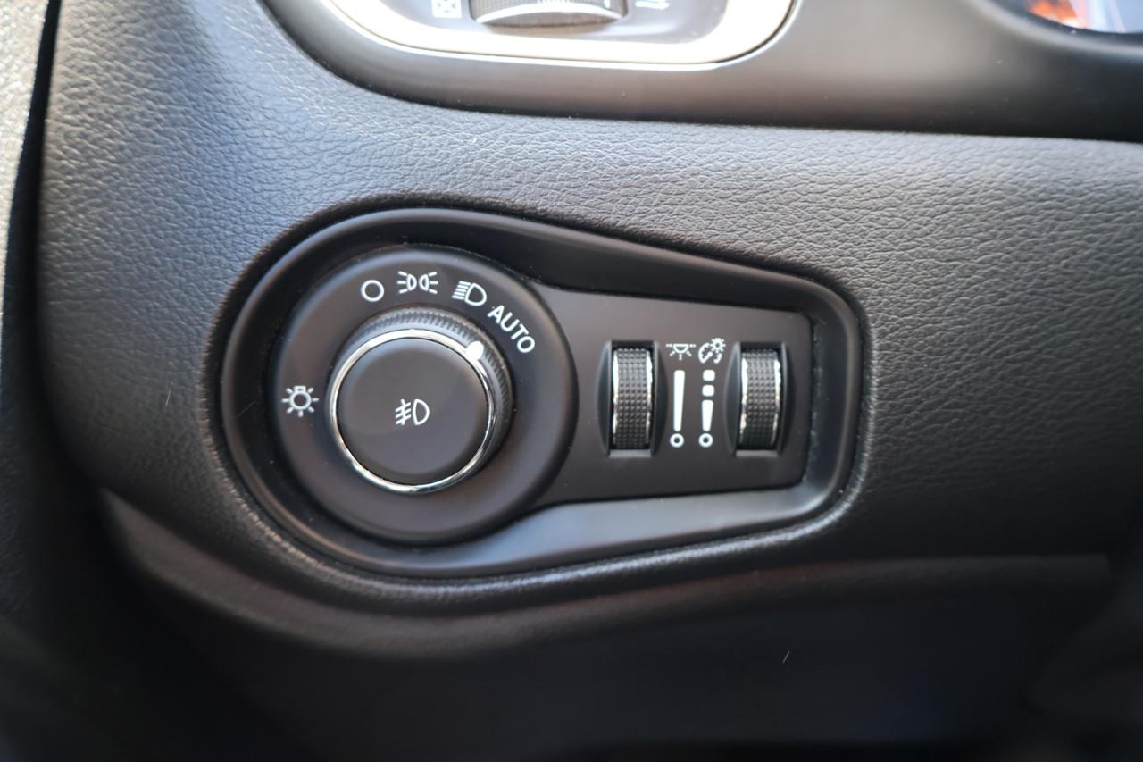 2015 Jeep Renegade NORTH 4WD CERTIFIED *JEEP MAINTAIN* CAMERA BLUETOOTH HEATED CRUISE ALLOYS - Photo #26