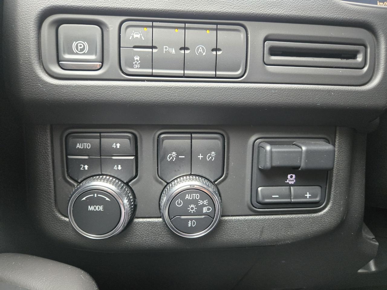 2024 GMC Yukon XL SLT - Photo #25