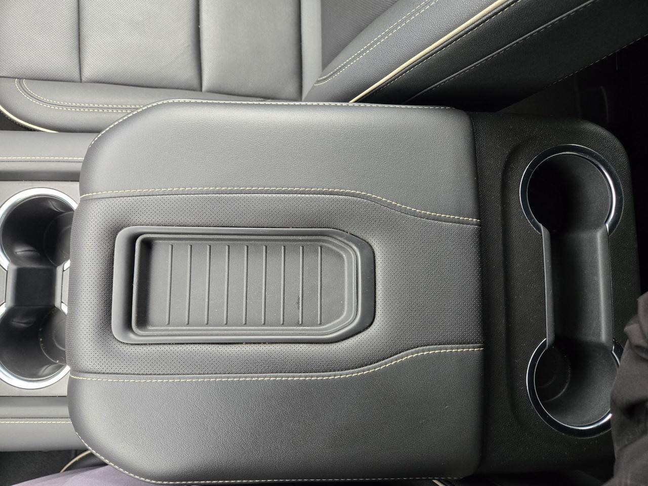 2024 GMC Yukon XL SLT - Photo #17