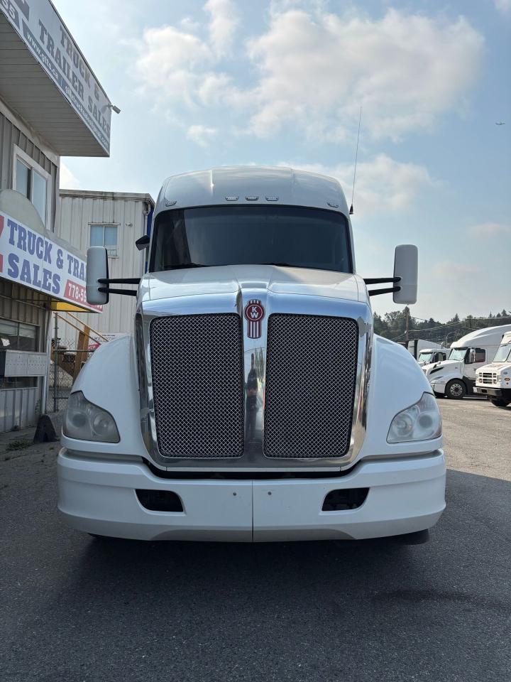 2020 Kenworth T680 Highway Tractor  - Photo #2