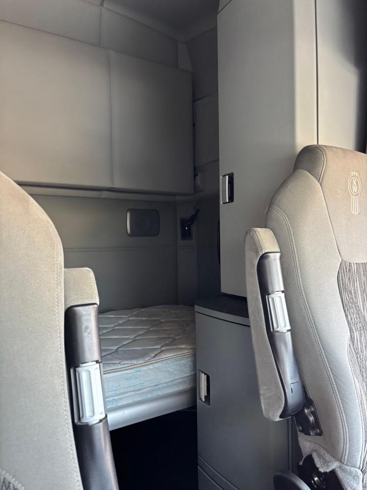 2020 Kenworth T680 Highway Tractor  - Photo #10