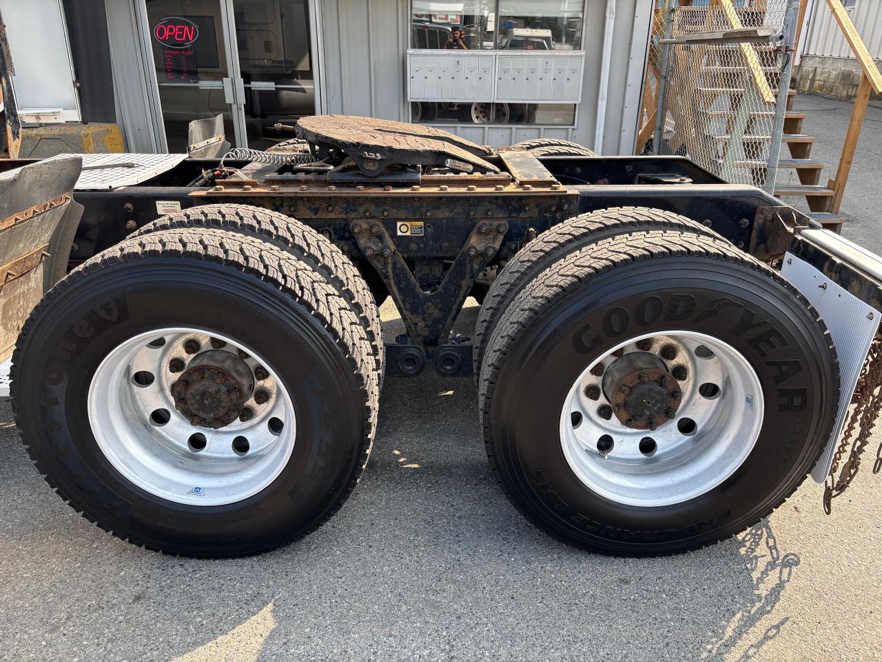 2020 Kenworth T680 Highway Tractor  - Photo #14