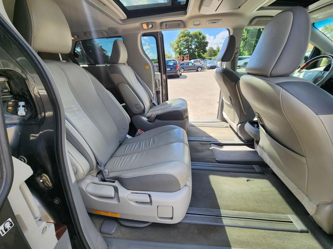 2013 Toyota Sienna XLE Limited l 7 Seater l DVD l NAV l AWD - Photo #12