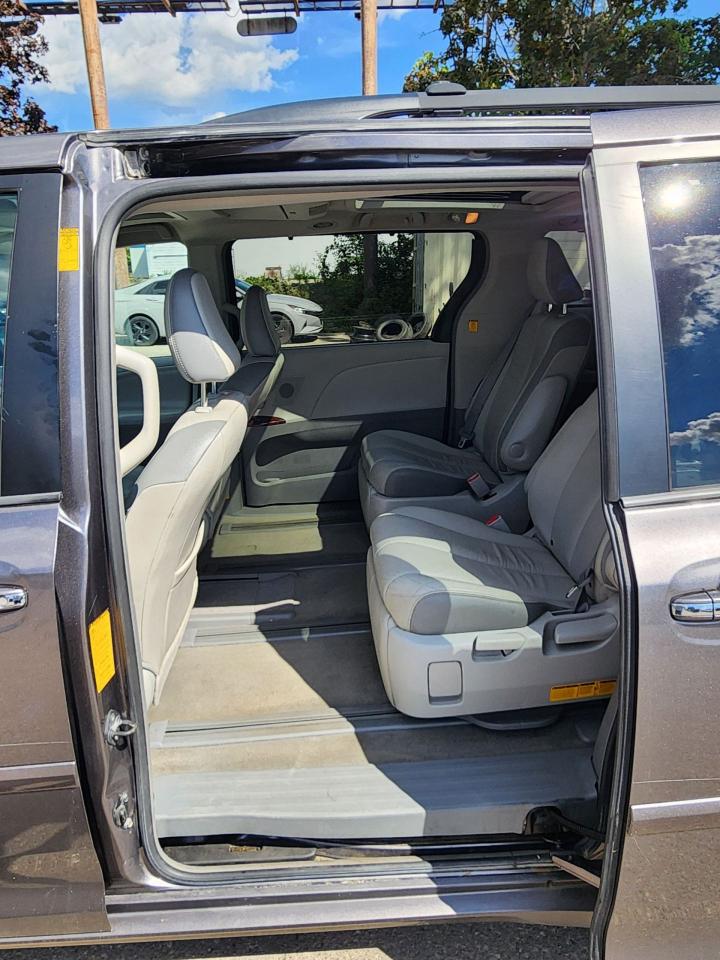 2013 Toyota Sienna XLE Limited l 7 Seater l DVD l NAV l AWD - Photo #13