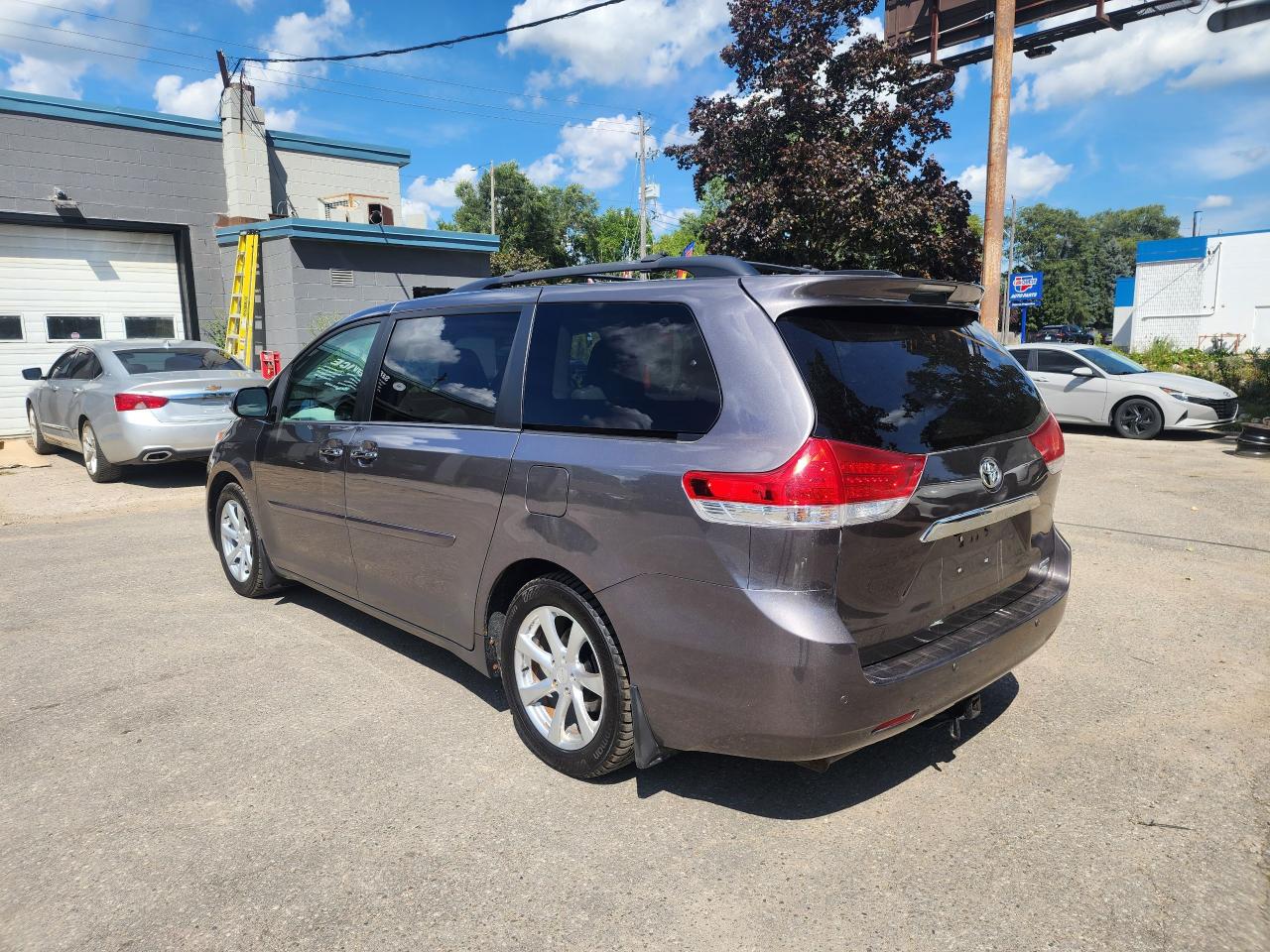 2013 Toyota Sienna XLE Limited l 7 Seater l DVD l NAV l AWD - Photo #7