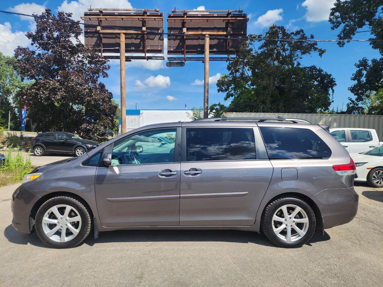 2013 Toyota Sienna XLE Limited l 7 Seater l DVD l NAV l AWD Photo3