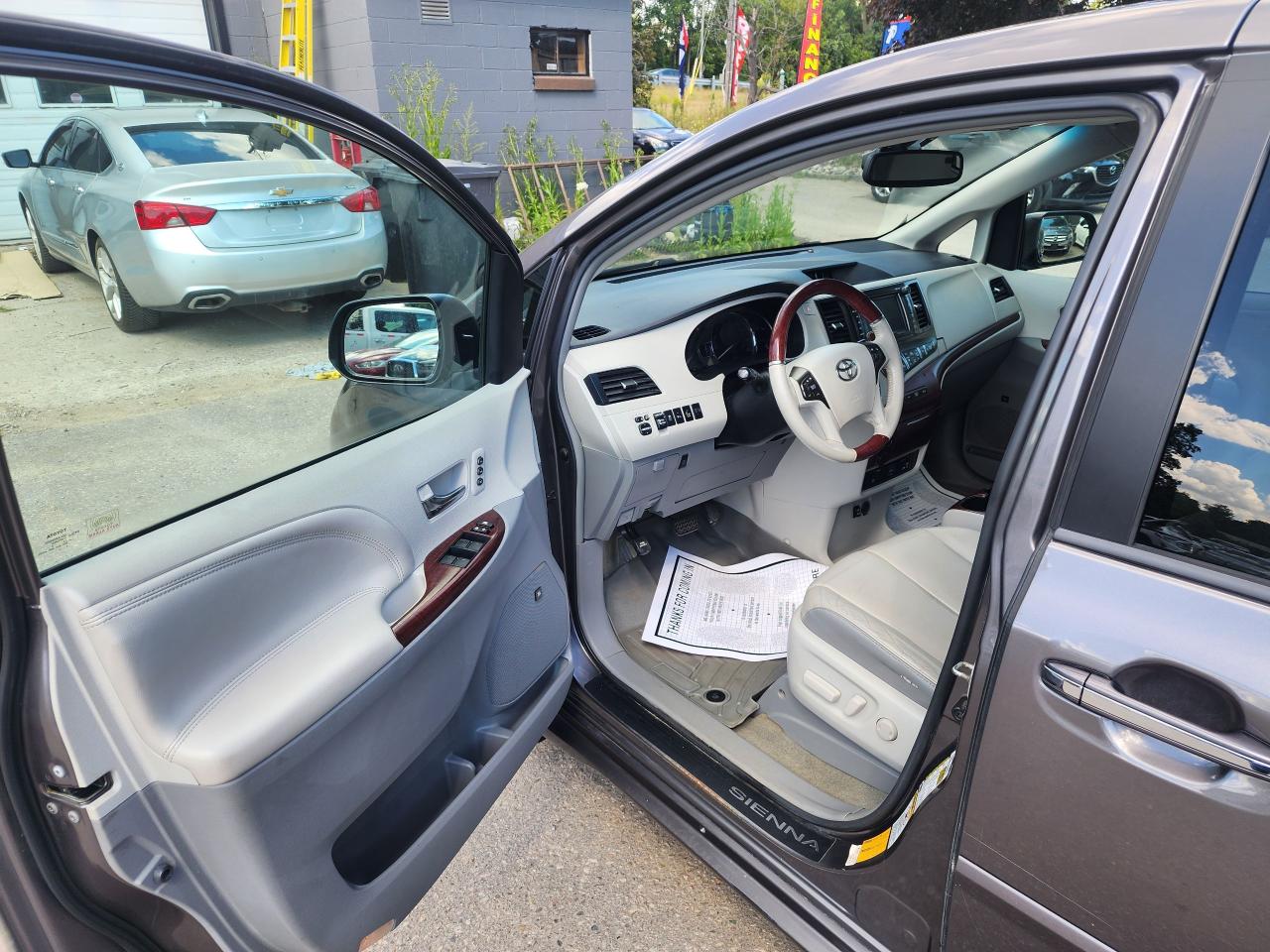 2013 Toyota Sienna XLE Limited l 7 Seater l DVD l NAV l AWD - Photo #14