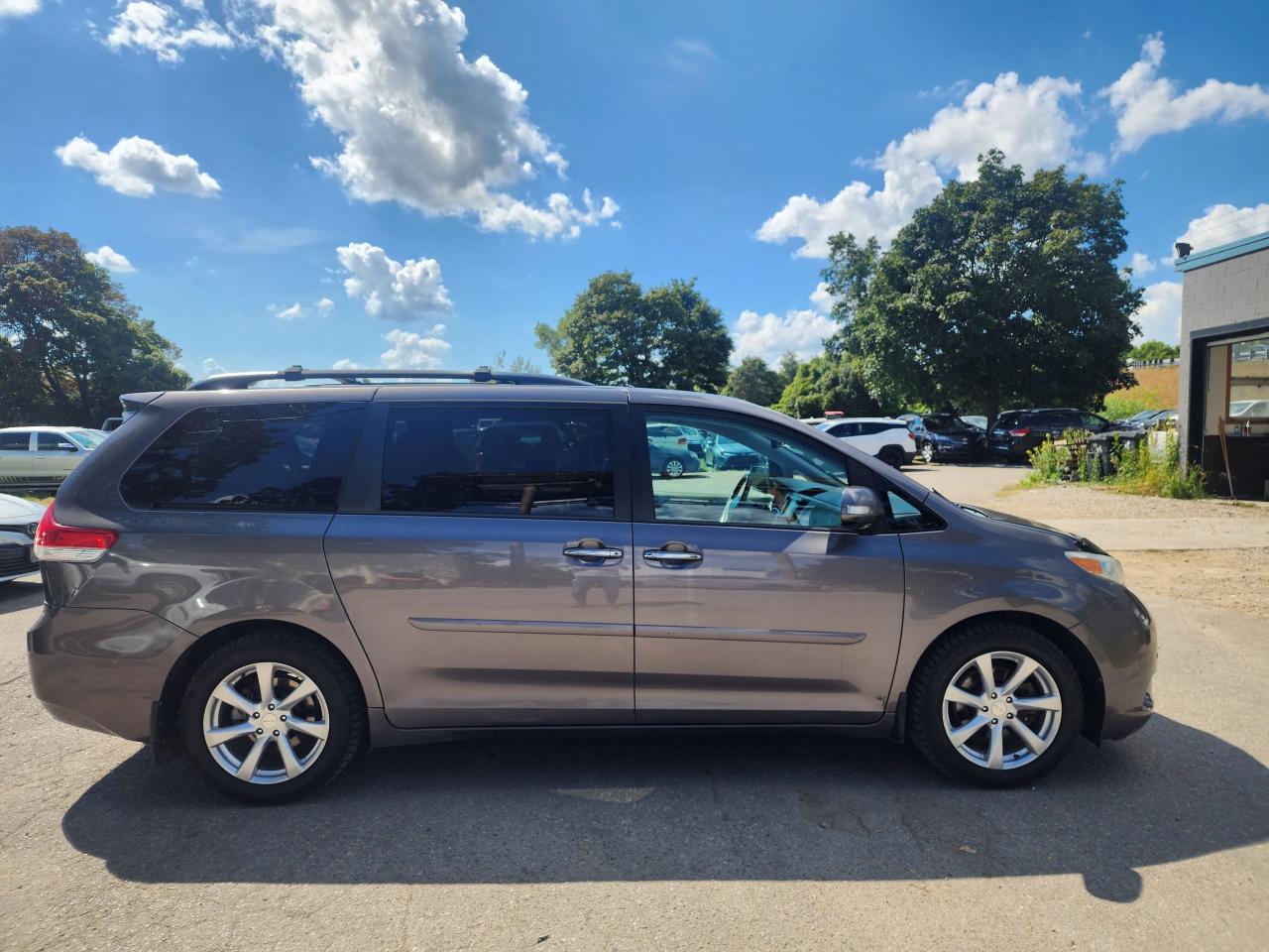 2013 Toyota Sienna XLE Limited l 7 Seater l DVD l NAV l AWD - Photo #5