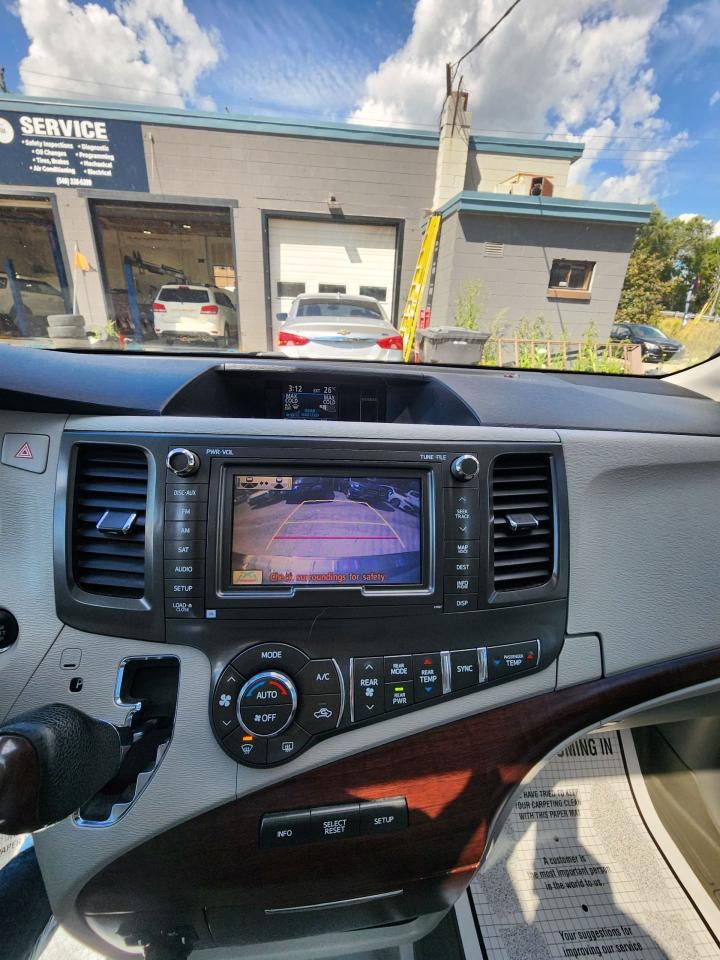 2013 Toyota Sienna XLE Limited l 7 Seater l DVD l NAV l AWD - Photo #21