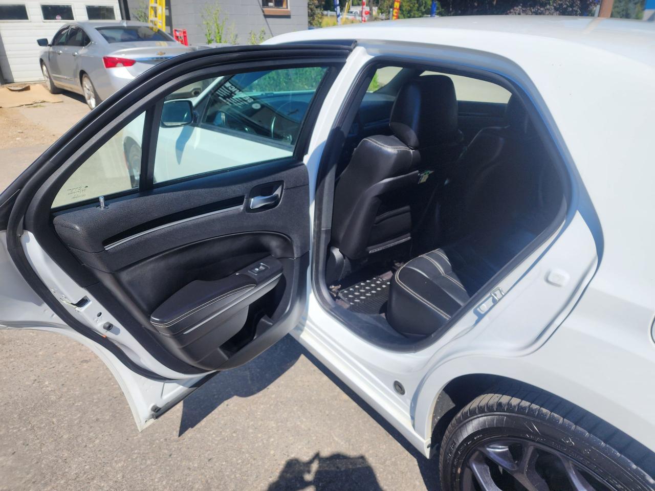 2019 Chrysler 300 300S l CLEAN CARFAX L NO ACCIDENT l RWD - Photo #10