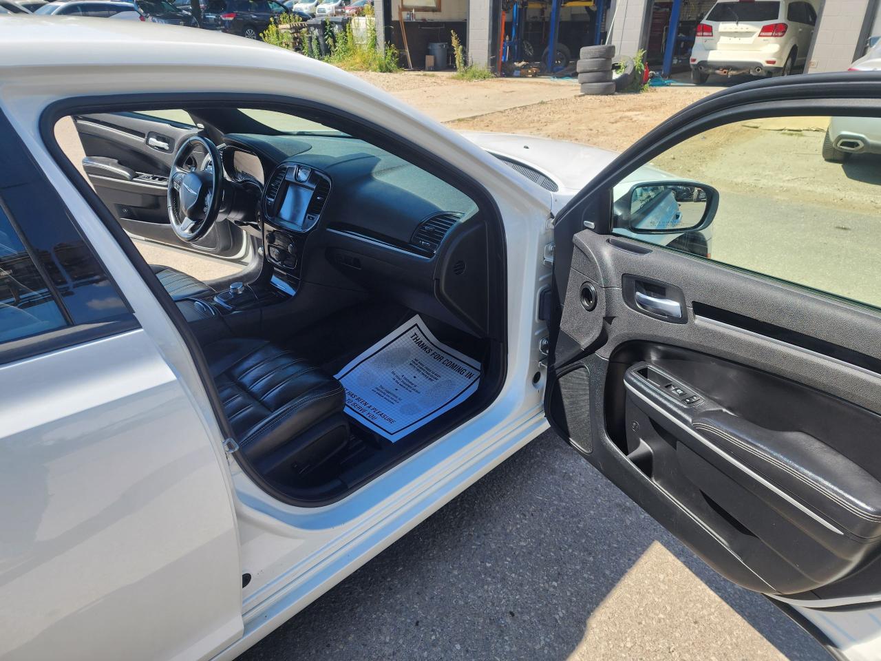 2019 Chrysler 300 300S l CLEAN CARFAX L NO ACCIDENT l RWD - Photo #14