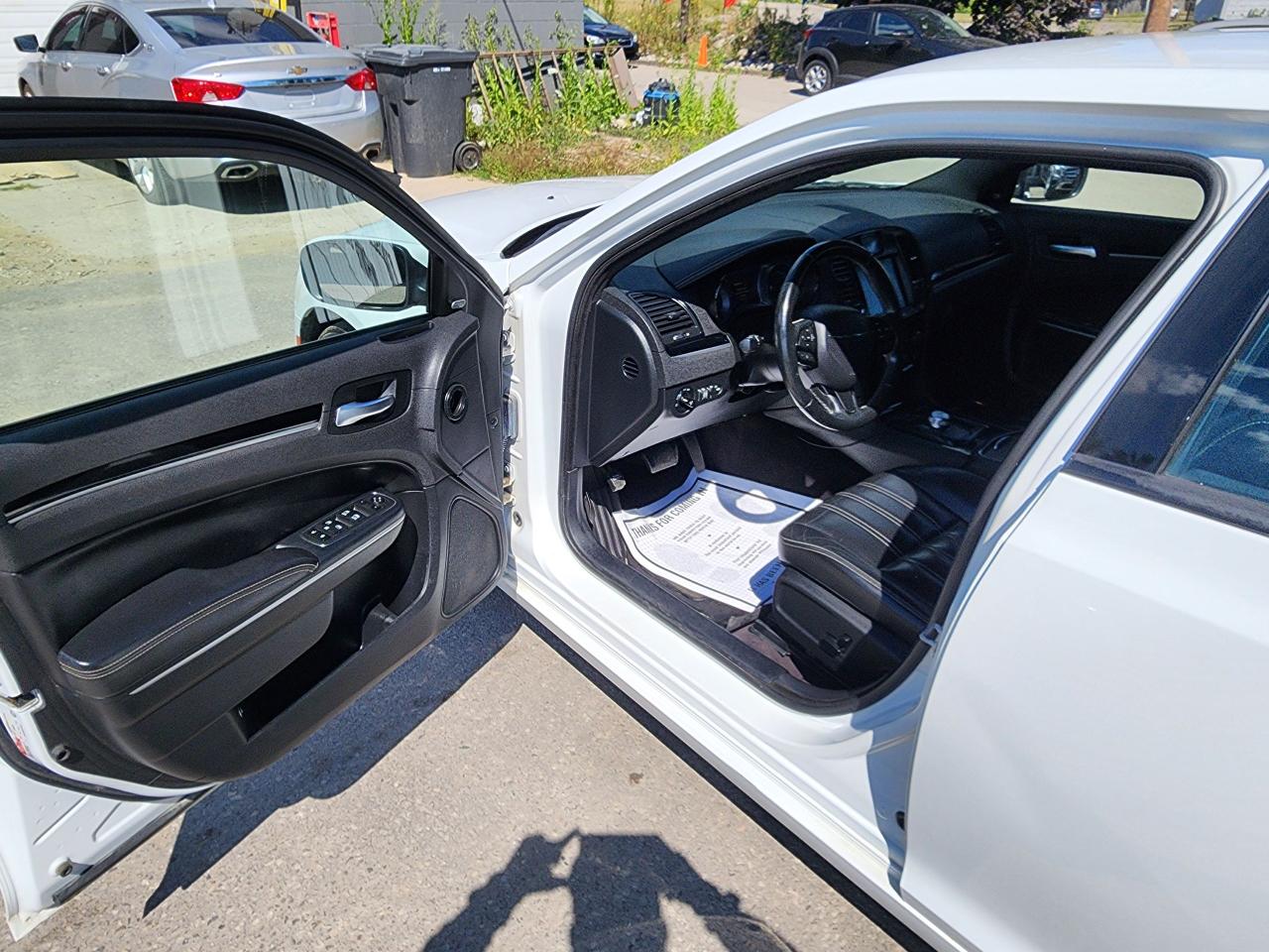2019 Chrysler 300 300S l CLEAN CARFAX L NO ACCIDENT l RWD - Photo #13