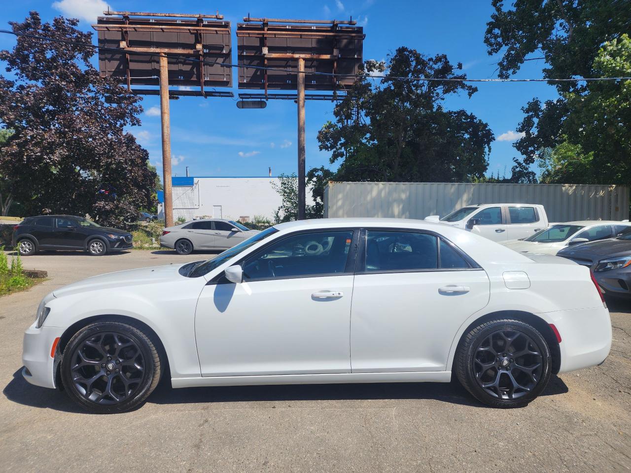 2019 Chrysler 300 300S l CLEAN CARFAX L NO ACCIDENT l RWD Photo4