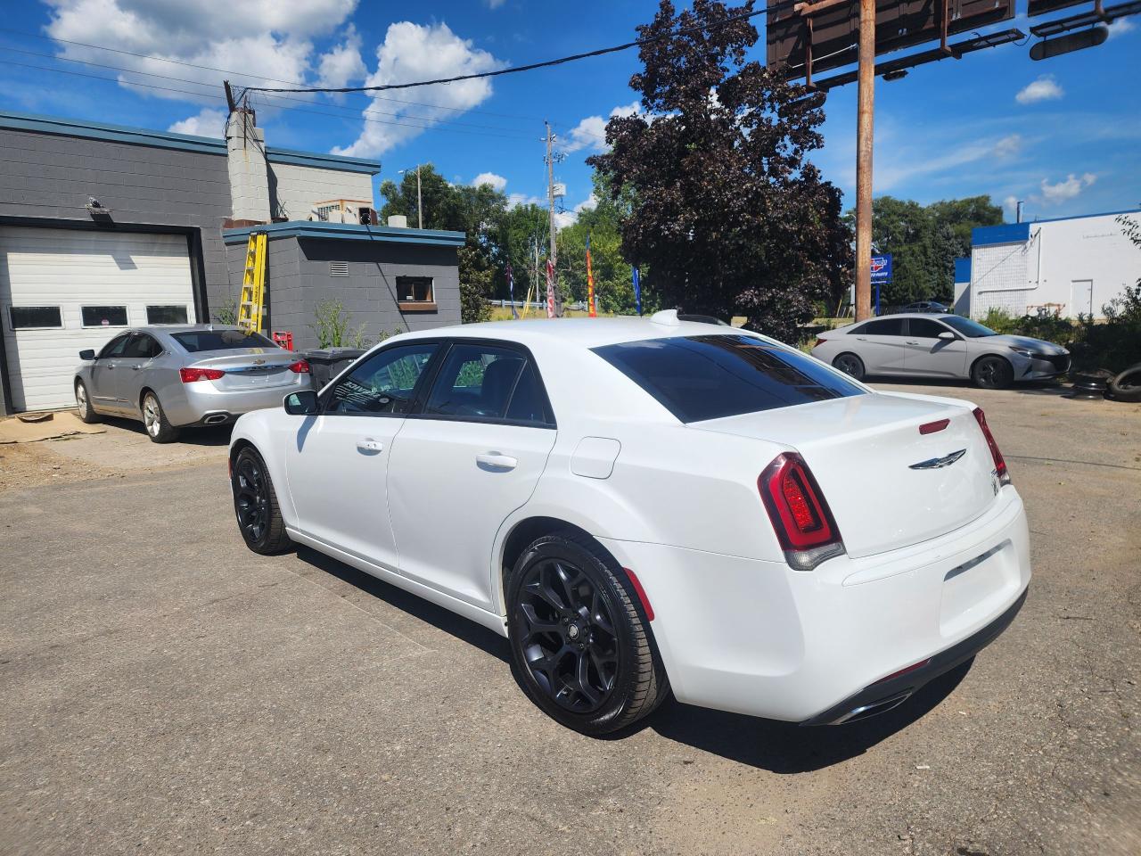 2019 Chrysler 300 300S l CLEAN CARFAX L NO ACCIDENT l RWD - Photo #6