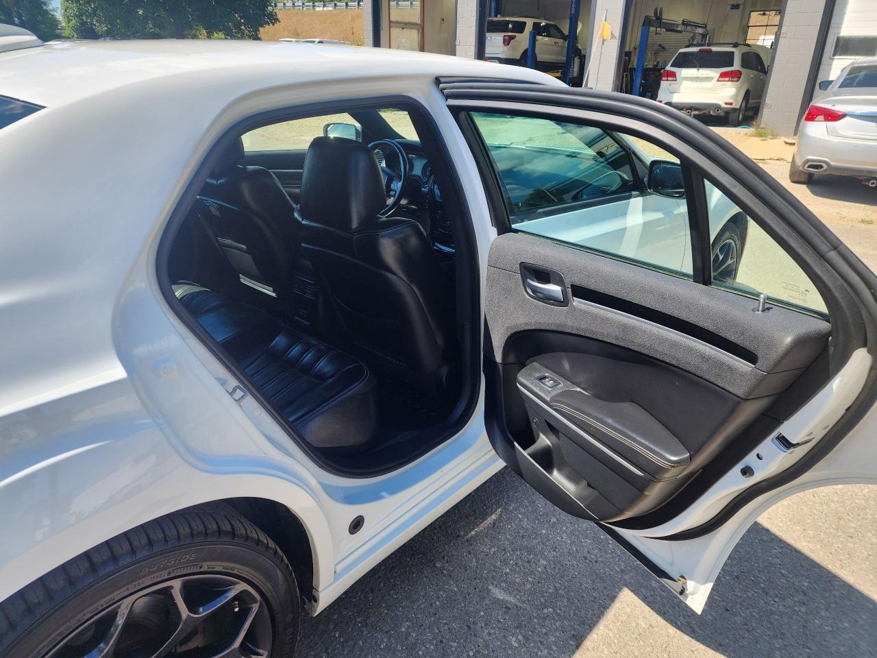 2019 Chrysler 300 300S l CLEAN CARFAX L NO ACCIDENT l RWD - Photo #11