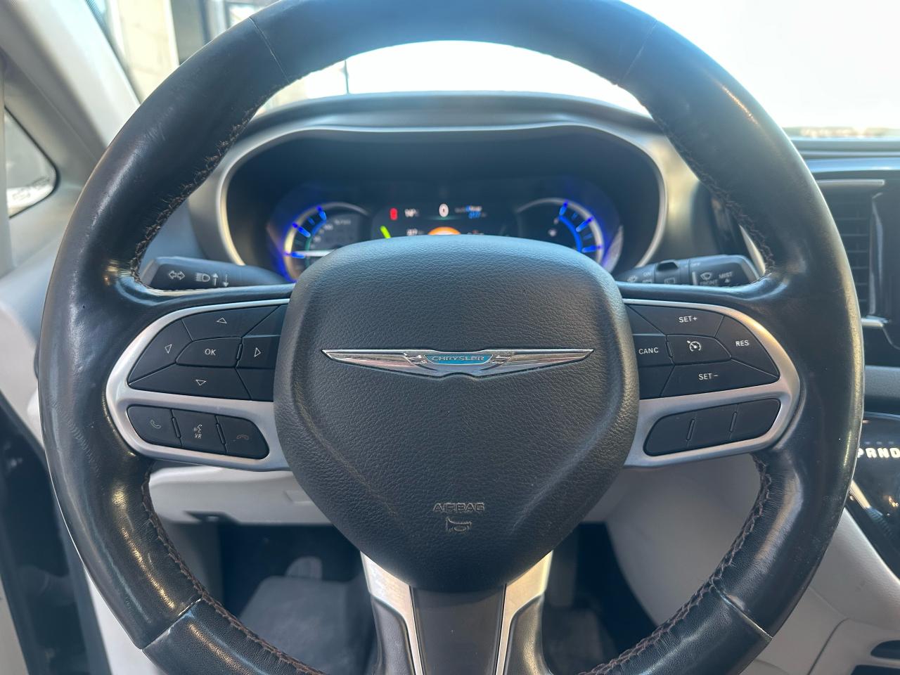 2020 Chrysler Pacifica Hybrid Touring-L - Photo #9