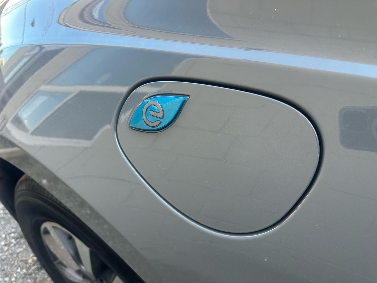2020 Chrysler Pacifica Hybrid Touring-L - Photo #4