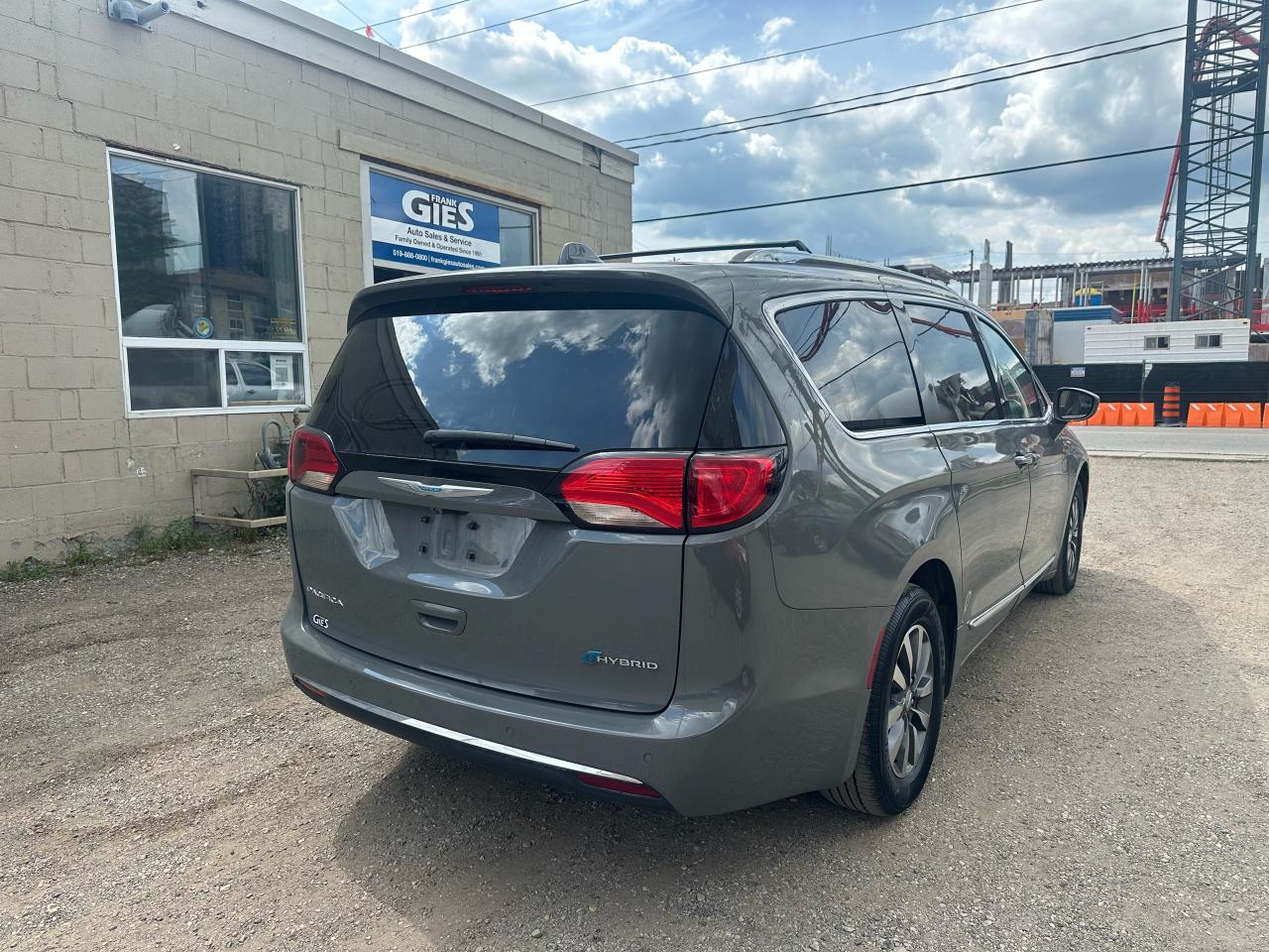 2020 Chrysler Pacifica Hybrid Touring-L - Photo #5