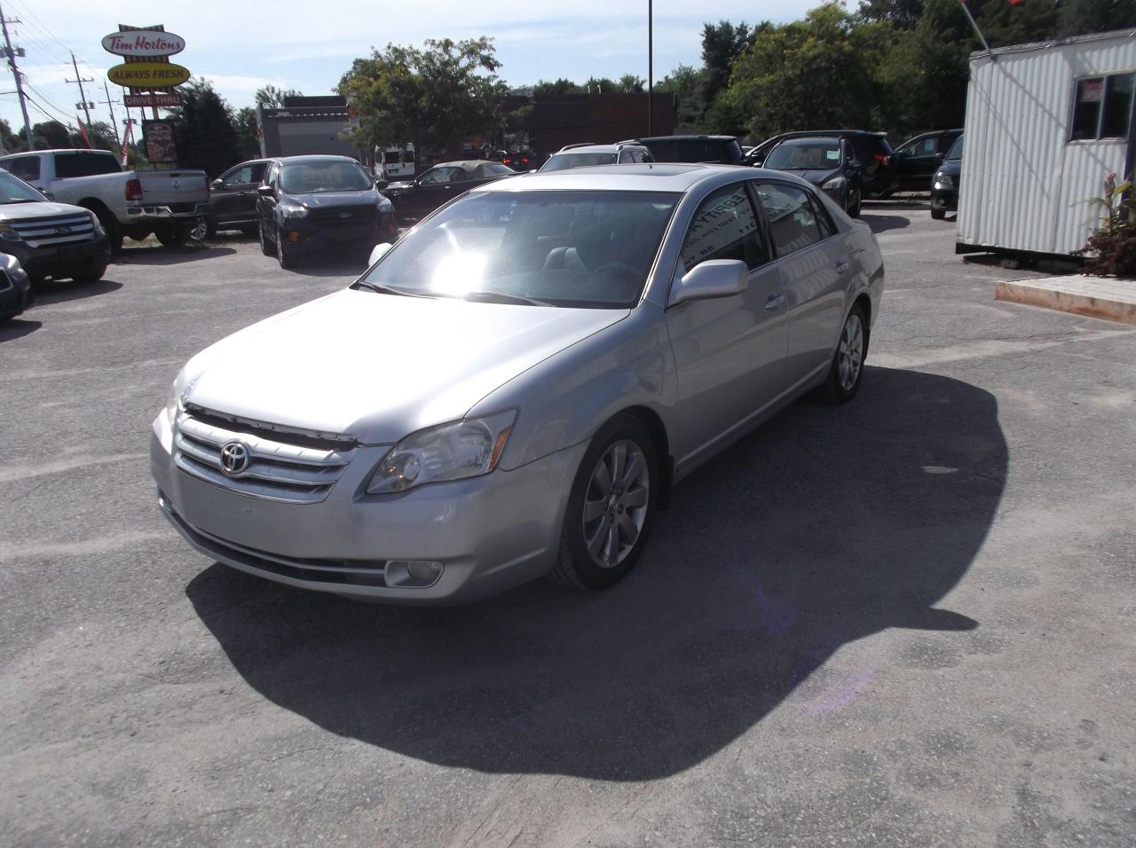 2005 Toyota Avalon XLE - Photo #2