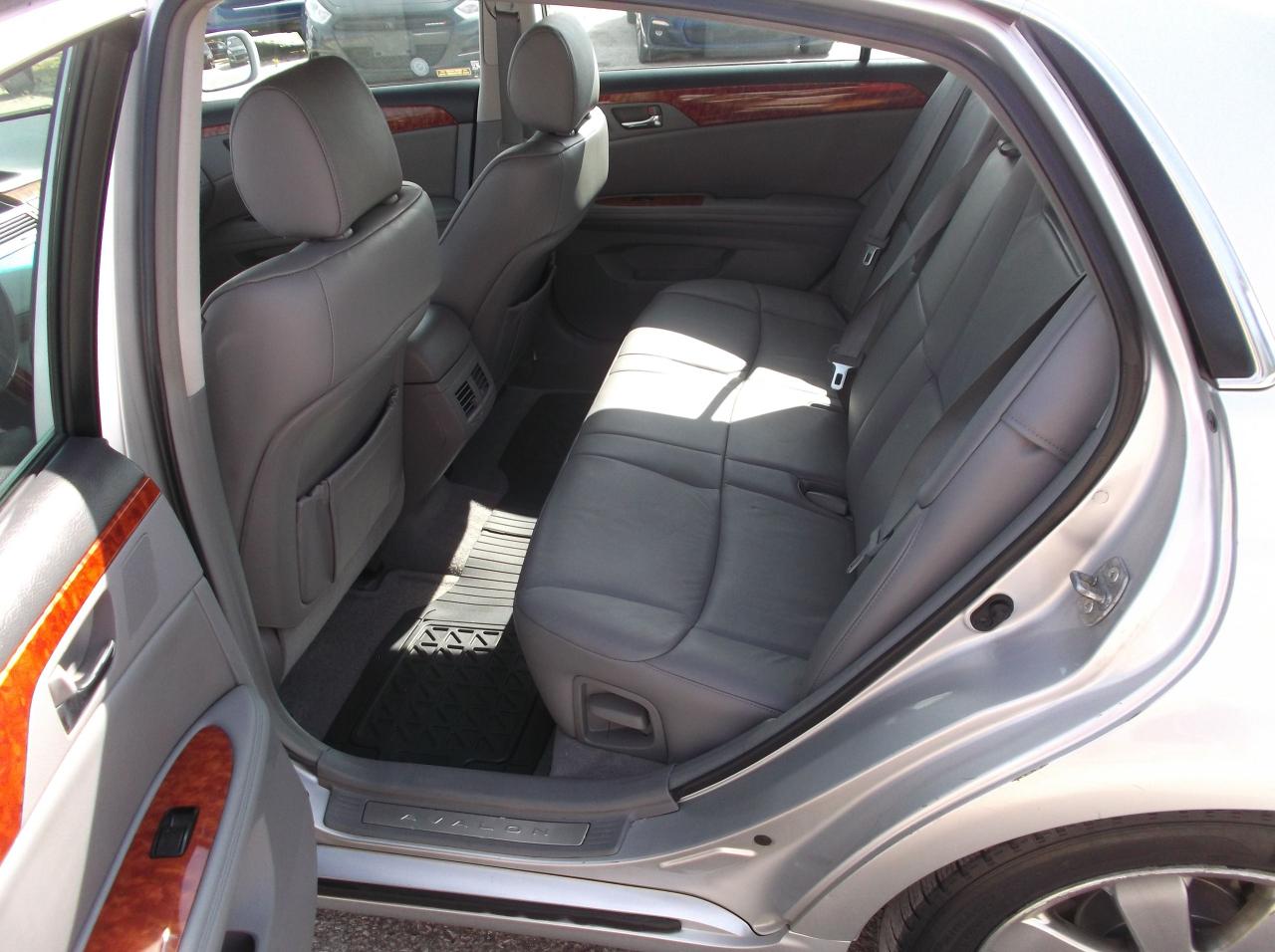 2005 Toyota Avalon XLE Photo3