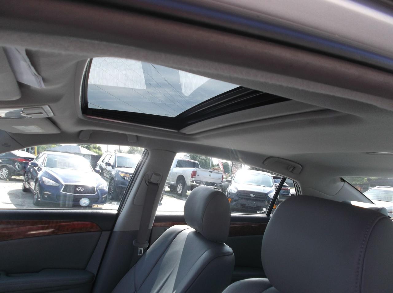 2005 Toyota Avalon XLE - Photo #5