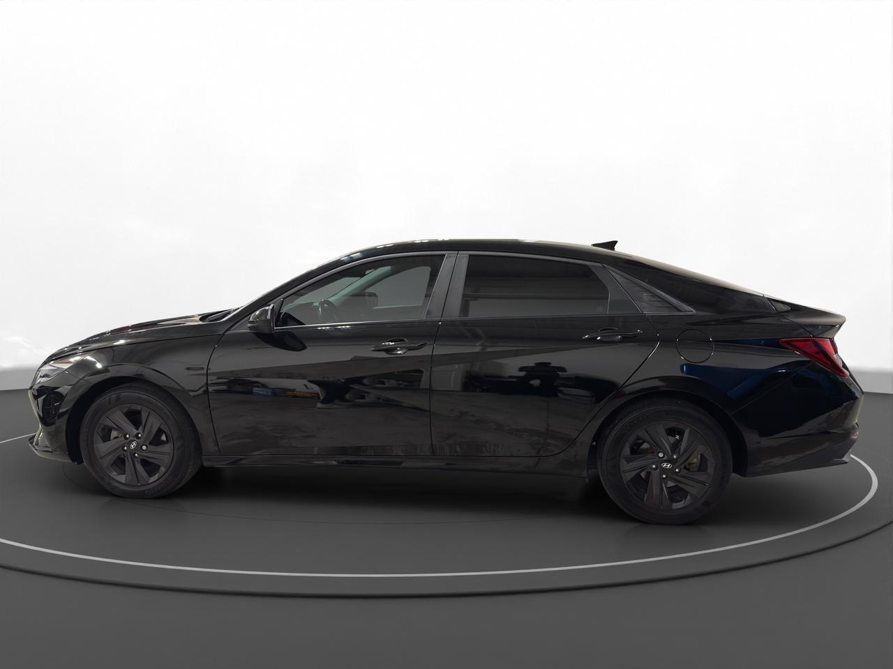 2022 Hyundai Elantra Preferred Photo2