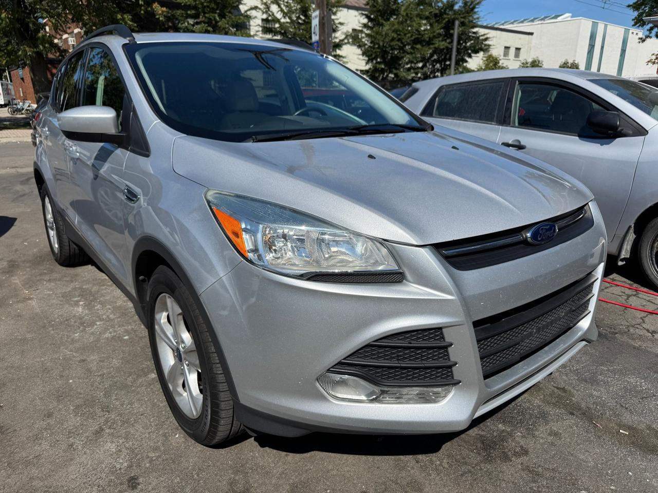 2014 Ford Escape SE FWD | LEATHER | BACK UP CAMERA | CERTIFIED - Photo #3