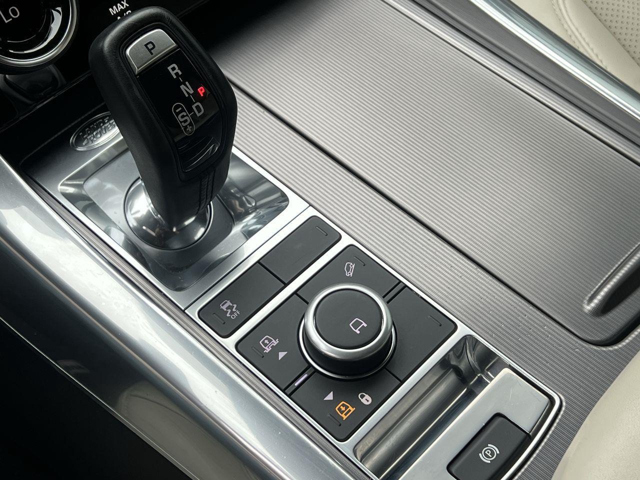 2020 Land Rover Range Rover Sport HSE MHEV AWD, MOONROOF, MEMORY SEATS, SIRIUS XM, APPLE CARPLAY/ANDORID AUTO, LEATHER SEATS, CRUISE CONTROL!! Photo