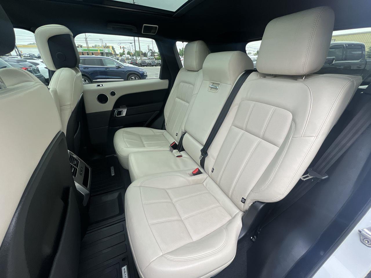 2020 Land Rover Range Rover Sport HSE MHEV AWD, MOONROOF, MEMORY SEATS, SIRIUS XM, APPLE CARPLAY/ANDORID AUTO, LEATHER SEATS, CRUISE CONTROL!! Photo
