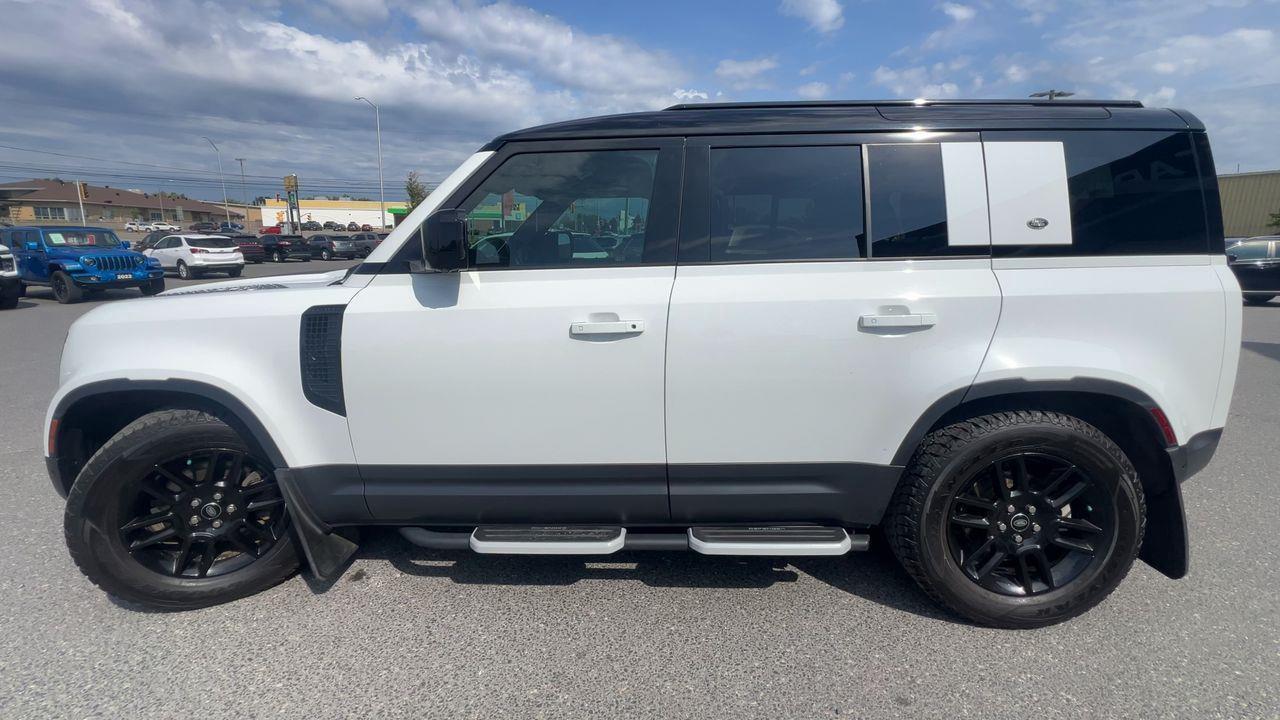 2023 Land Rover Defender AWD, MOONROOF, LEATHER SEATS, MEMORY SEATS, SIRIUS XM, APPLE CARPLAY/ANDROID AUTO, CRUISE CONTROL!! Photo