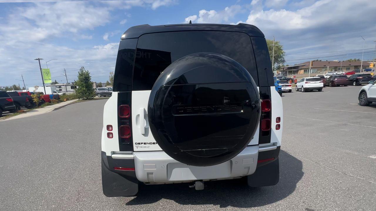 2023 Land Rover Defender AWD, MOONROOF, LEATHER SEATS, MEMORY SEATS, SIRIUS XM, APPLE CARPLAY/ANDROID AUTO, CRUISE CONTROL!! Photo