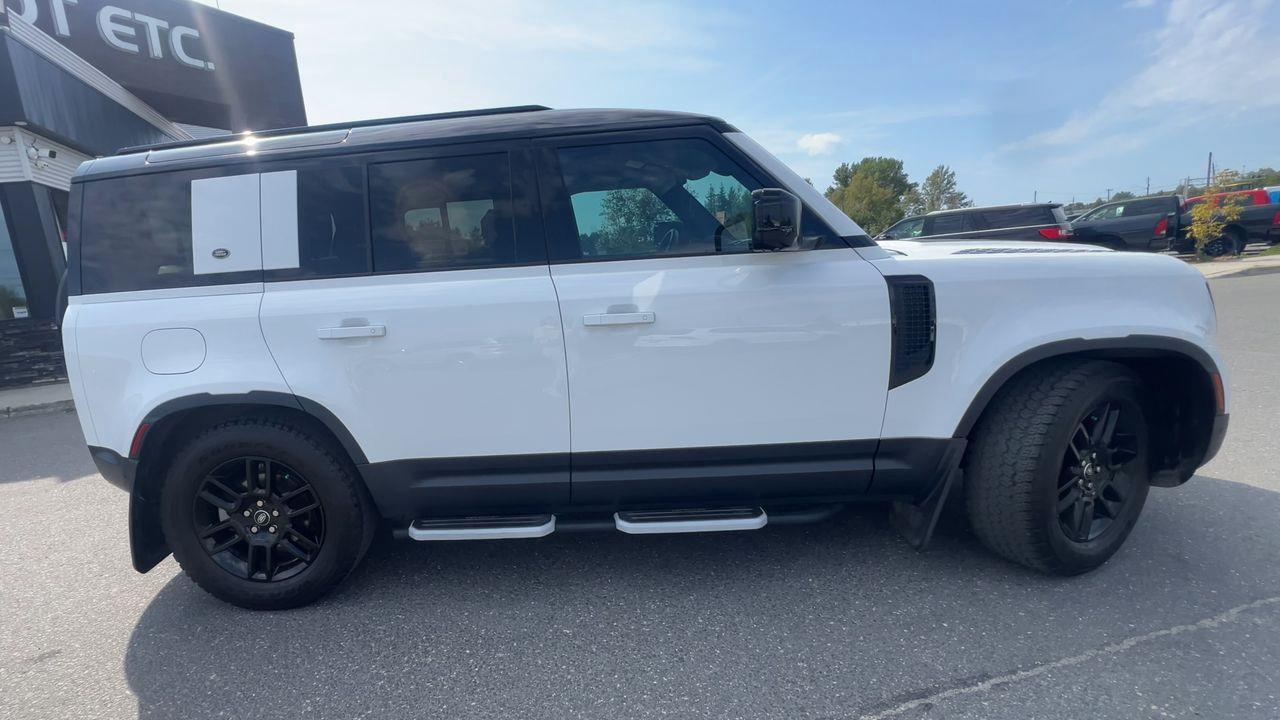 2023 Land Rover Defender AWD, MOONROOF, LEATHER SEATS, MEMORY SEATS, SIRIUS XM, APPLE CARPLAY/ANDROID AUTO, CRUISE CONTROL!! Photo