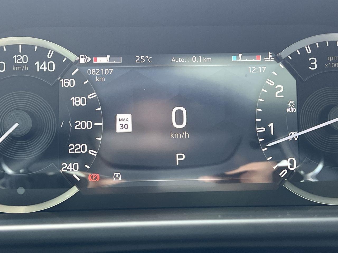 2023 Land Rover Defender AWD, MOONROOF, LEATHER SEATS, MEMORY SEATS, SIRIUS XM, APPLE CARPLAY/ANDROID AUTO, CRUISE CONTROL!! Photo