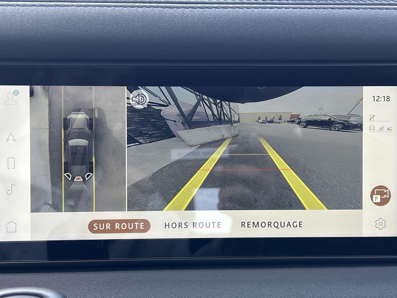 2023 Land Rover Defender AWD, MOONROOF, LEATHER SEATS, MEMORY SEATS, SIRIUS XM, APPLE CARPLAY/ANDROID AUTO, CRUISE CONTROL!! Photo