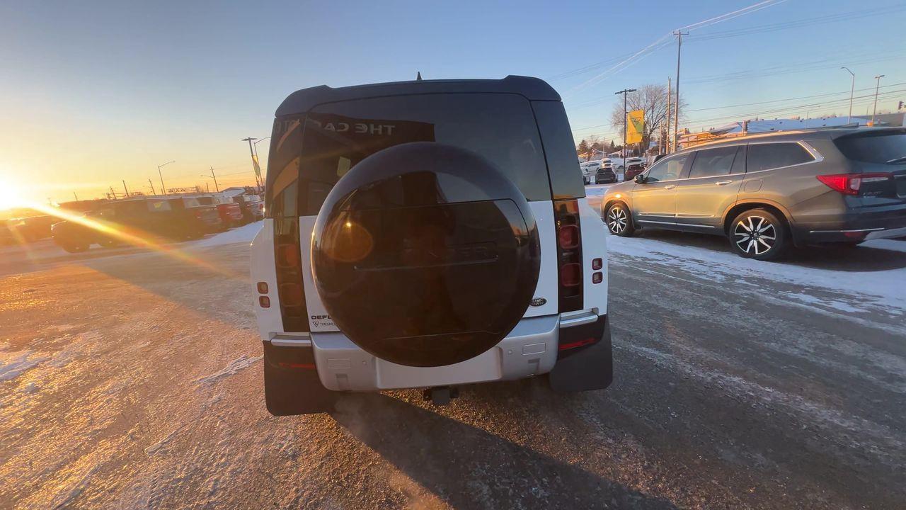 2023 Land Rover Defender AWD, MOONROOF, LEATHER SEATS, MEMORY SEATS, SIRIUS XM, APPLE CARPLAY/ANDROID AUTO, CRUISE CONTROL!! Photo