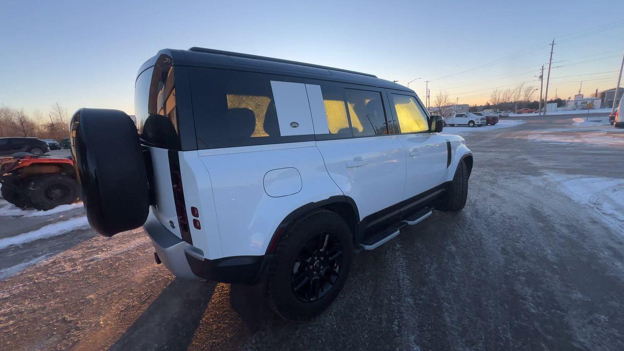 2023 Land Rover Defender AWD, MOONROOF, LEATHER SEATS, MEMORY SEATS, SIRIUS XM, APPLE CARPLAY/ANDROID AUTO, CRUISE CONTROL!! Photo